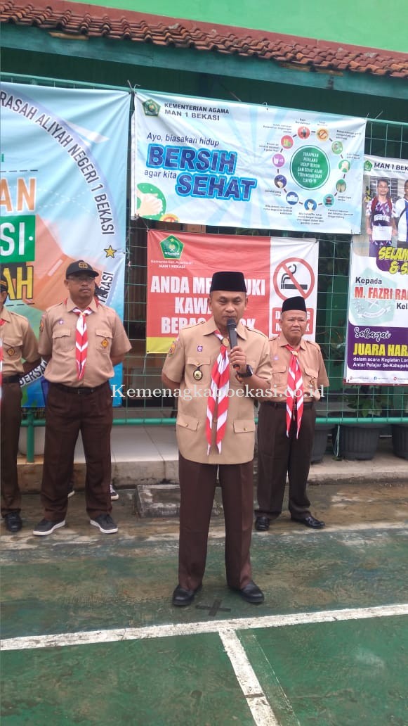 Kemenag Kab Bekasi H. Asnawi, S. Ag Melepas Peserta Kemah Harmoni